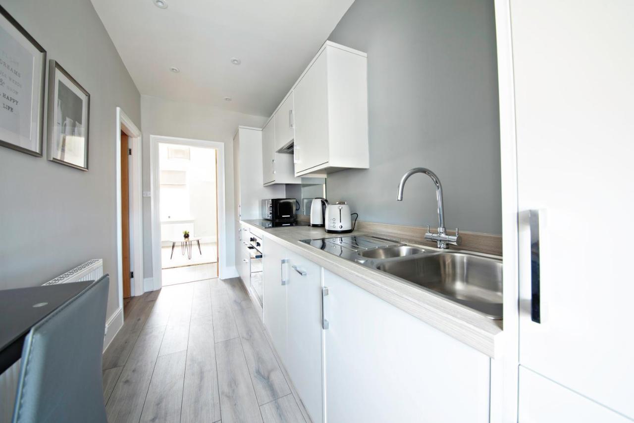 הרוגייט The Loft Apartment, 8 Granville Road מראה חיצוני תמונה